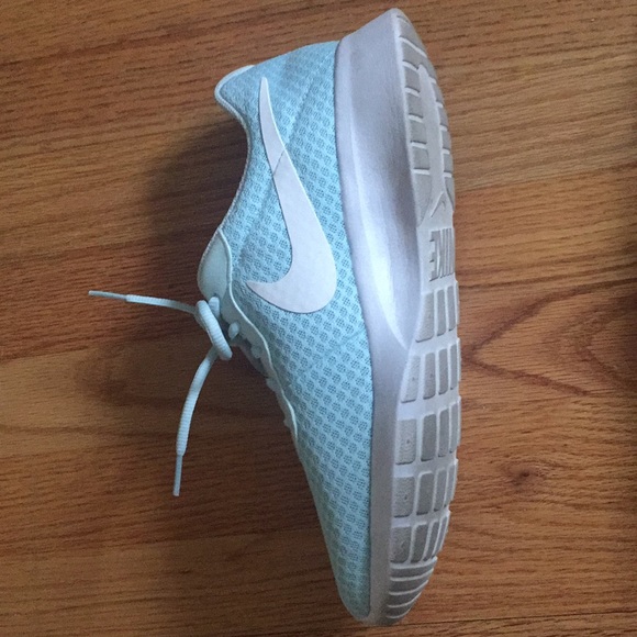 Nike shoes - Picture 3 of 3